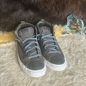 Converse high top shoes  11 (3600)